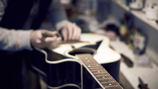 What gauge strings should you use on acoustic guitar?