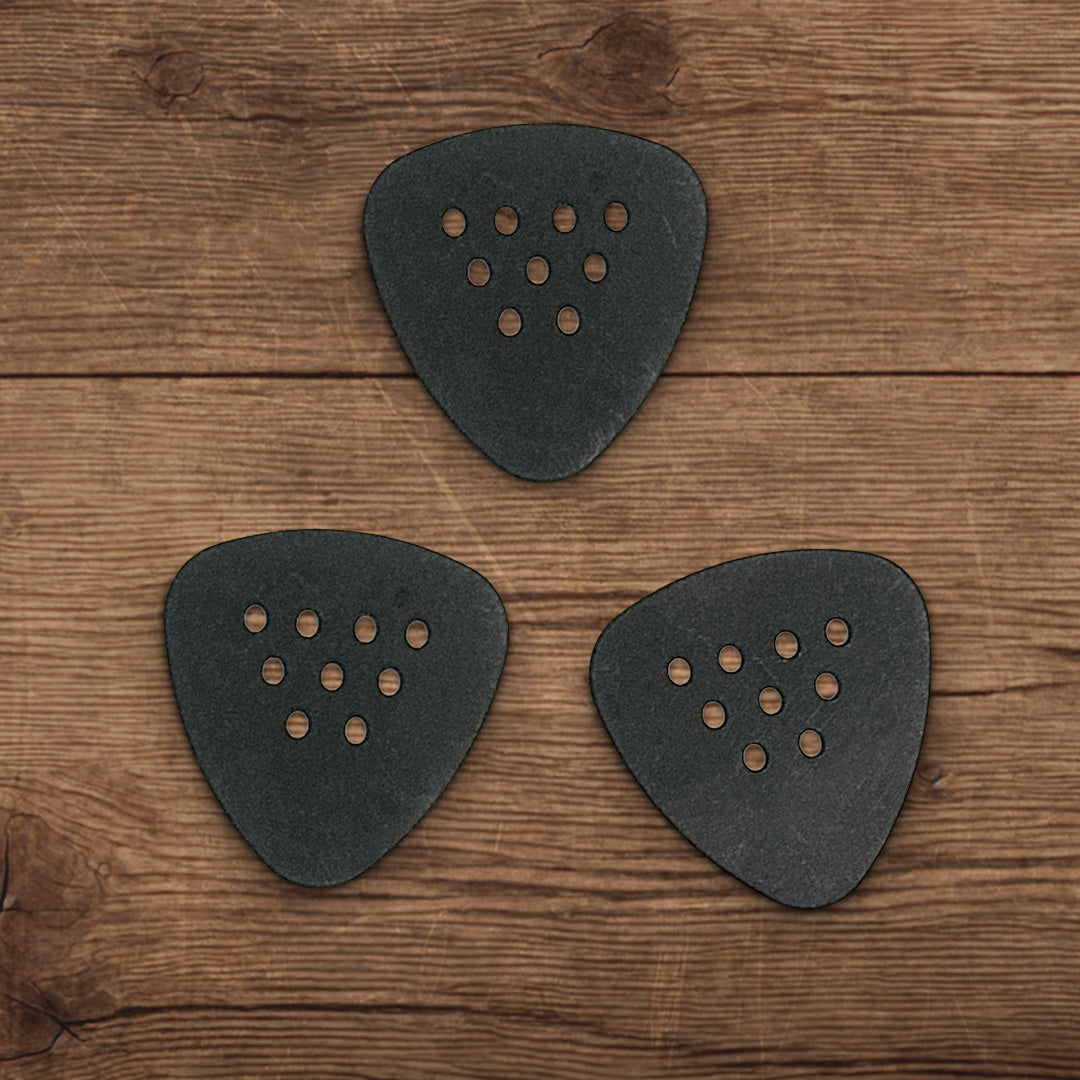 woodtone-flexgrip-rounded-teardrop-pick-good-for-country-and-bluegrass-flatpicking-1
