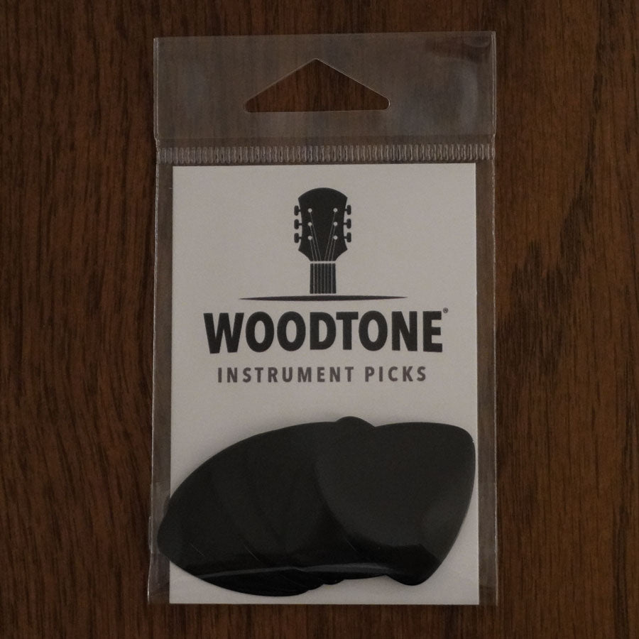 woodtone-black-medium-triangle-guitar-picks-in-packaging_1