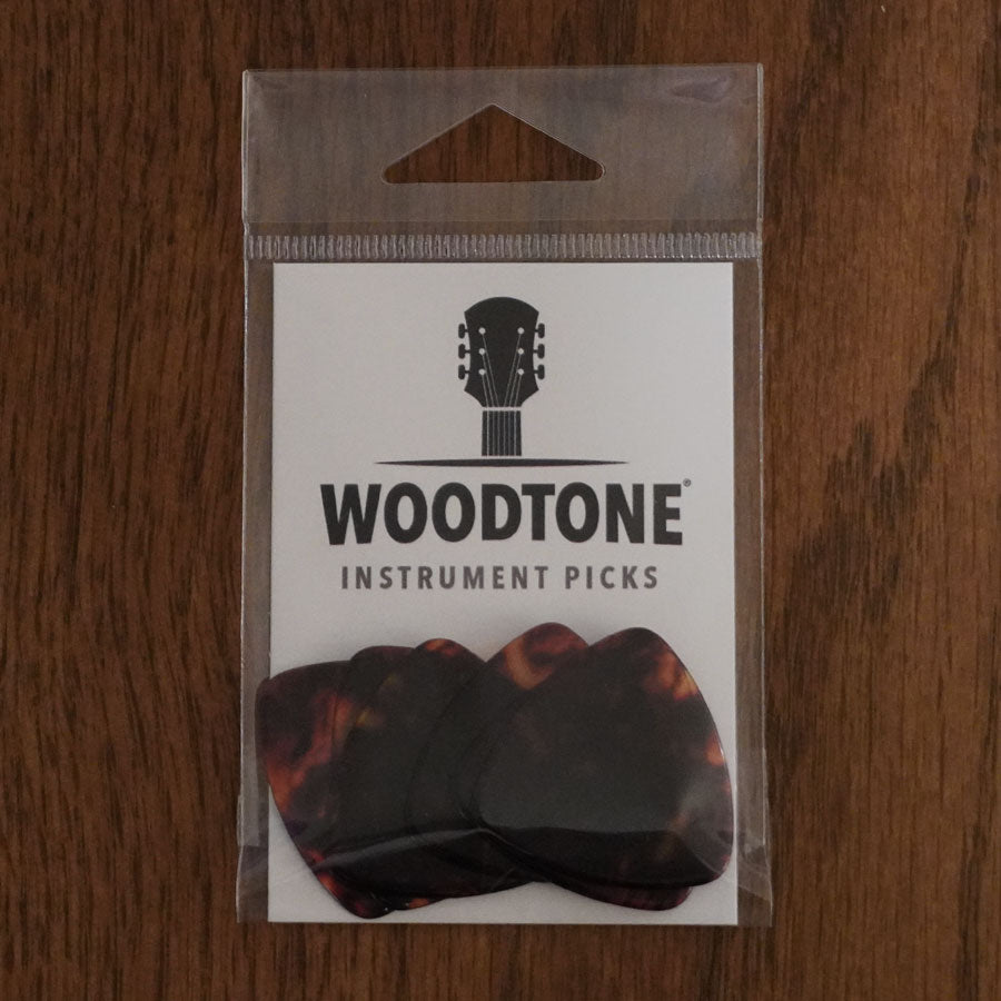 woodtone-tortoise-large-triangle-guitar-picks-in-packaging_1