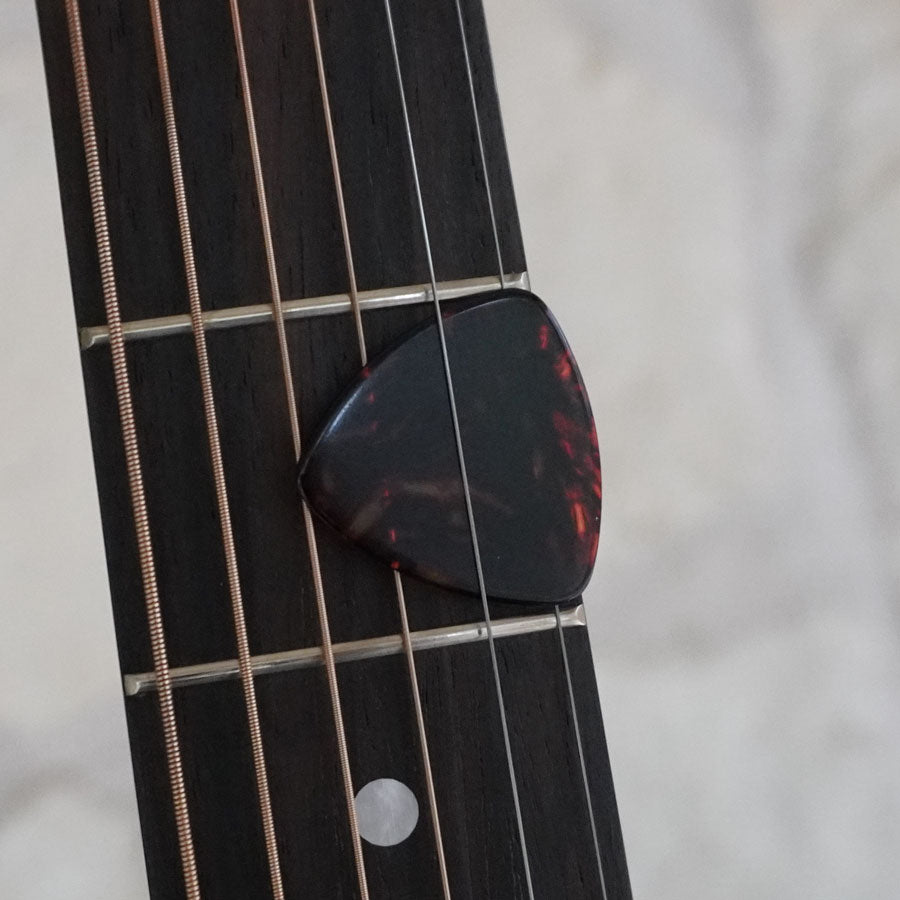 woodtone-tortoise-medium-triangle-guitar-pick-flatpicking_1