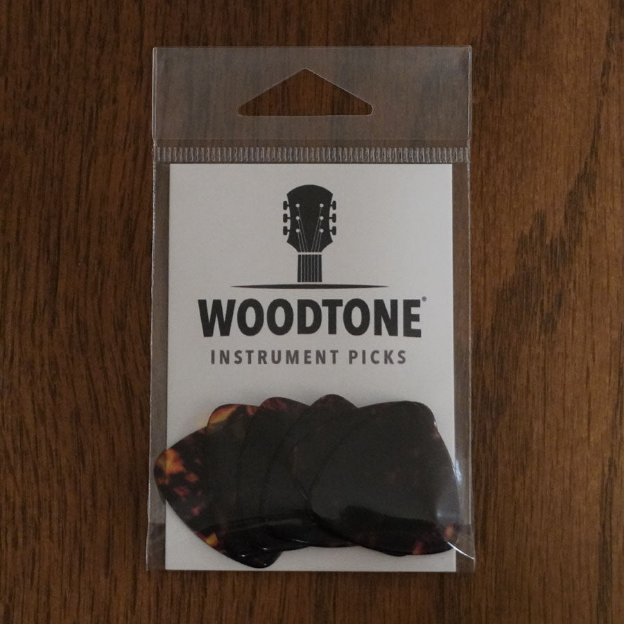 woodtone-tortoise-medium-triangle-picks-in-packaging_1