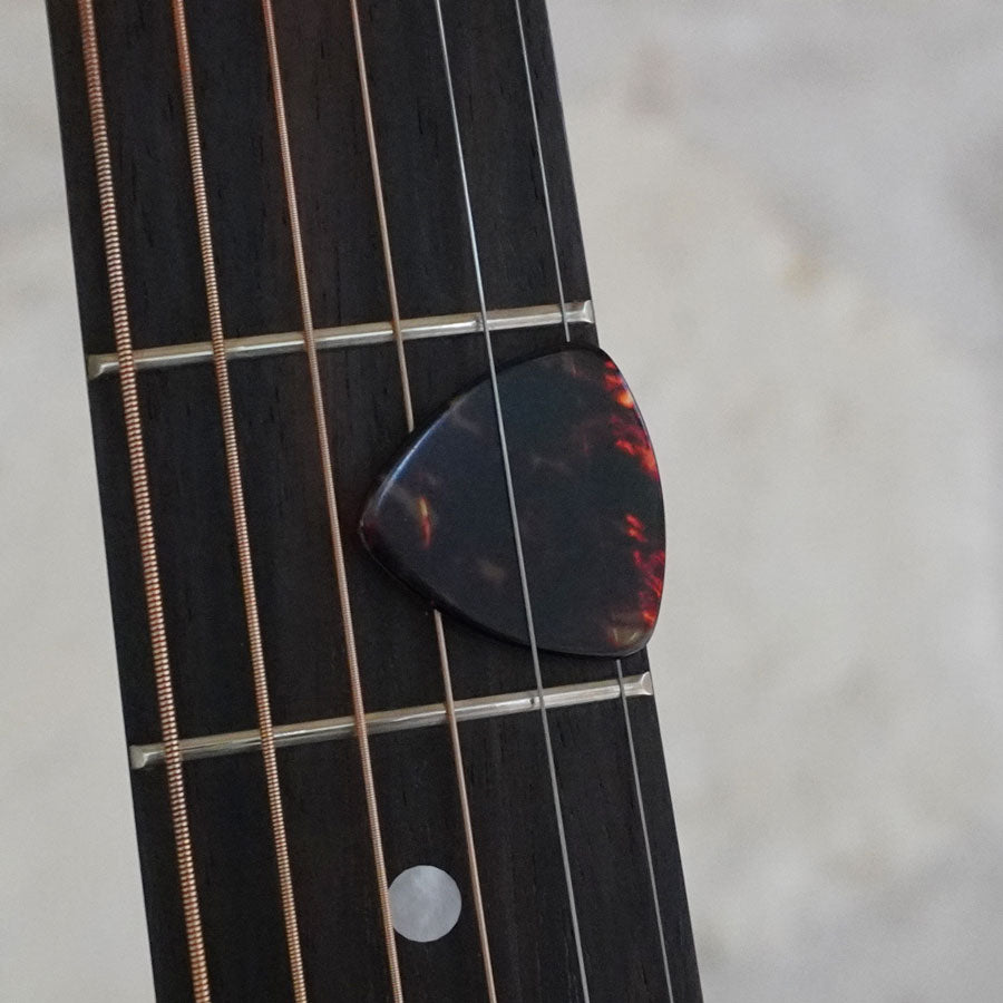 woodtone-tortoise-small-triangle-guitar-pick-flatpicking_1